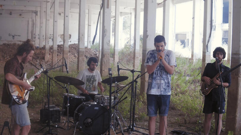 Itamar Afek - Pills (Live Performance)